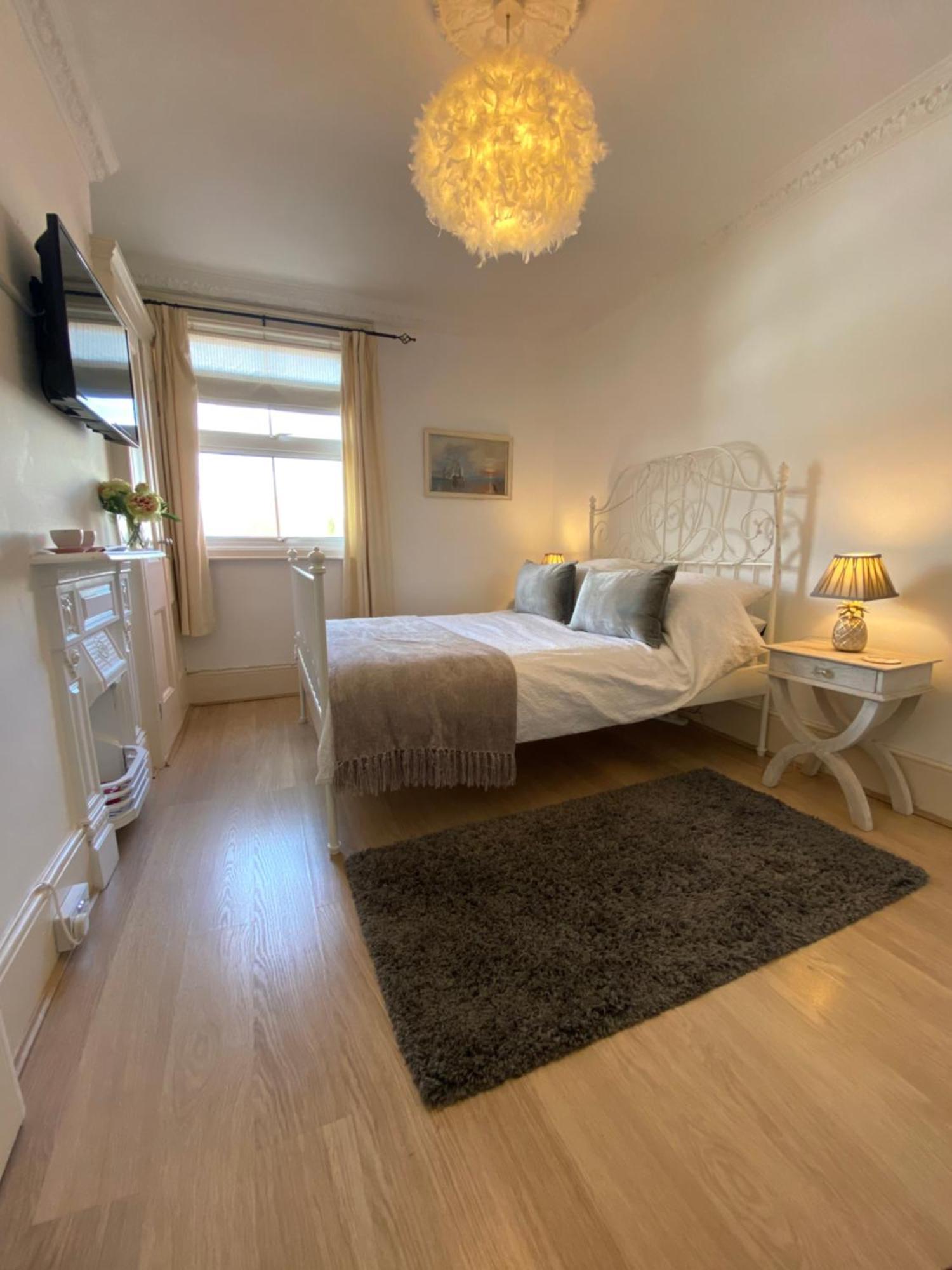 Deluxe Three Bed Bnb In Henley-On-Thames Near Station River & Town Centre エクステリア 写真